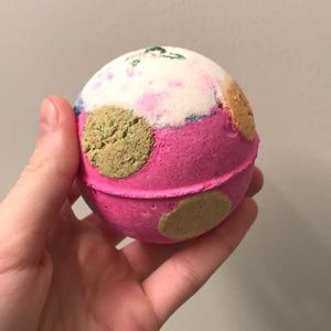 LUSH Mistletoe Bath Bomb